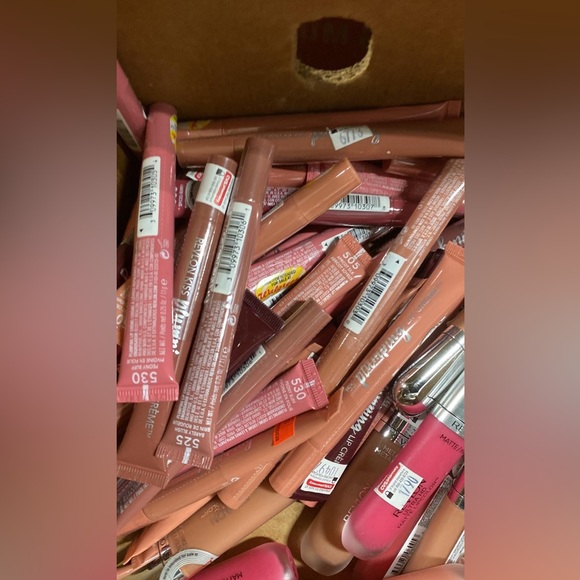 Make up Revlon & Maybelline💘💄 - Picture 2 of 14